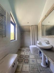 Koupelna v ubytování ❆cozy, 4 BR. Villa in Ananuri❆