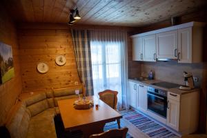 Una cocina o cocineta en Haus Strobler