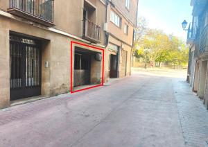 a red door on the side of a building at Piso reformado en el centro histórico PARKING GRATIS Check-in 24 h in Zaragoza