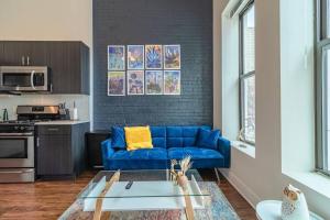 a living room with a blue couch in a kitchen at McCormick Place 420 friendly 2br/2ba with optional parking for up to 6 guests in Chicago