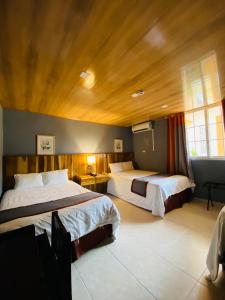 Llit o llits en una habitació de Hotel Guacamaya