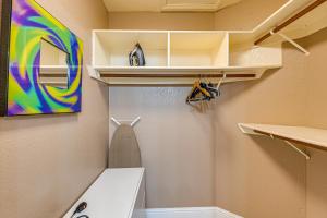 Ένα μπάνιο στο Cozy Antelope Home about 14 Mi to Sacramento! +16 φωτογραφίες