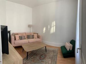 Istumisnurk majutusasutuses Très joli appartement à Puteaux centre ville