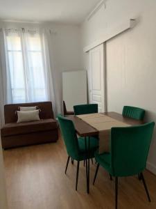 Istumisnurk majutusasutuses Très joli appartement à Puteaux centre ville