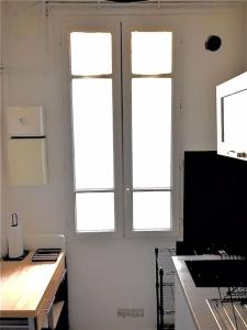 Köök või kööginurk majutusasutuses Très joli appartement à Puteaux centre ville