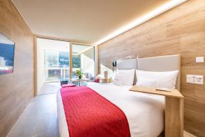 Postel nebo postele na pokoji v ubytování Hotel Sonne St. Moritz 3* Superior