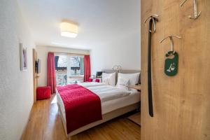Postel nebo postele na pokoji v ubytování Hotel Sonne St. Moritz 3* Superior