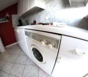 Kuchyň nebo kuchyňský kout v ubytování Skyview Suite