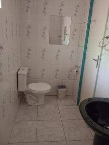 a bathroom with a toilet and a sink at Pousada nossa senhora in Aiuruoca