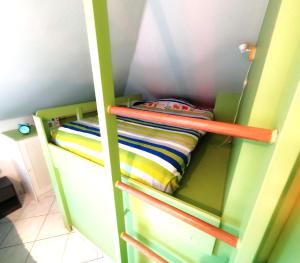Postel nebo postele na pokoji v ubytování Skyview Suite