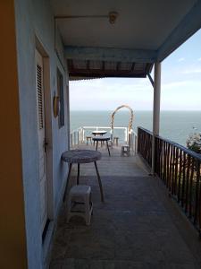 Un balcon sau o terasă la Chalés Mirante do Mar