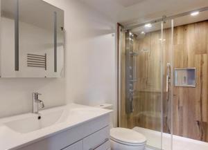 a bathroom with a toilet and a sink and a shower at Le Domaine Chambre d'hôtel à Saint-Sauveur in Saint-Sauveur-des-Monts