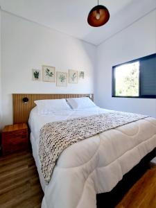 Een bed of bedden in een kamer bij Casa dos Lírios