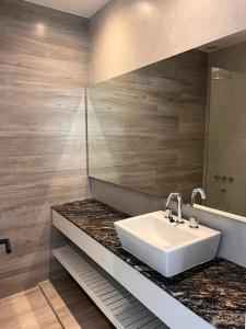 Et badeværelse på Amar Azul + 10 billeder