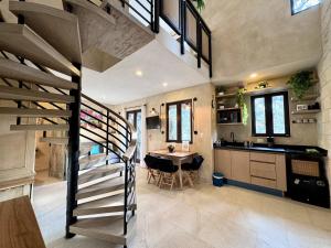 a kitchen with a spiral staircase in a house at Loft Sofía en Val'Quirico in Santeagueda