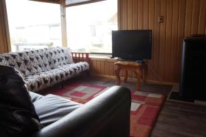 TV a/nebo společenská místnost v ubytování Cabañas Vista Tranquila Chiloé