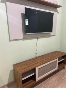 En tv och/eller ett underhållningssystem på Casita lagoa paraíso