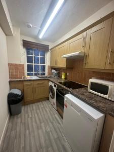 A kitchen or kitchenette at Edgware Road apartment