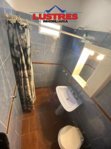 Kylpyhuone majoituspaikassa Alquiler en Santa Teresita, para 4 personas