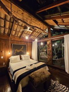 a bedroom with a large bed in a wooden room at Casas Lago Paranoá in Paranoá