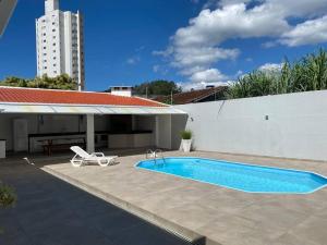 Gallery image of Casa com piscina, 5 quartos com Ar e cama Queen in Itajaí