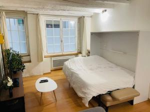 Una cama o camas en una habitación de Studio centre historique ! À 100m de la Cathédrale