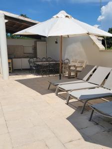 Patio nebo venkovní prostory v ubytování Gîte élégant au calme