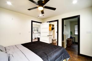 1 dormitorio con 1 cama y ventilador de techo en Picayune Home with Porch - Near Bogue Chitto Refuge!, en Picayune