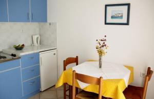 Kuchyň nebo kuchyňský kout v ubytování Apartments Čuljak Rab