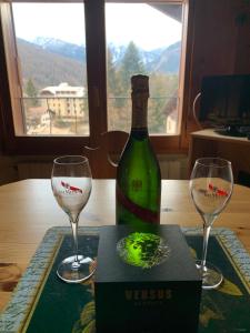 Nápoje v ubytování Stella Alpina, in Via Medail con vista incantevole sulle Alpi