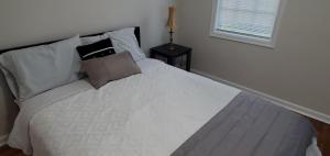 Cozy newly renovated house客房内的一张或多张床位