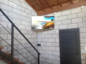 a flat screen tv hanging on a brick wall at LOS ALTOS DE SAN JACINTO 2 in Mar del Plata