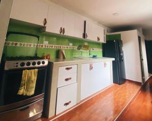 Una cocina o zona de cocina en Apartamento comodo y central