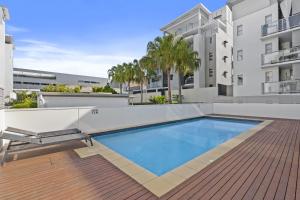 a swimming pool on the roof of a building at Modern 2BR Apt next to SouthBank Free Wifi & Pool in Brisbane