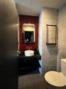 a bathroom with a sink and a mirror at Condo Edge Central in Pattaya
