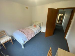 Retro Riverside Redan, Ballarat客房内的一张或多张床位