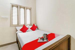 Voodi või voodid majutusasutuse OYO Sri Banashankari Residency toas