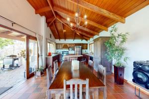 an open kitchen with a wooden table and chairs at Finca de La Luna in Atenas