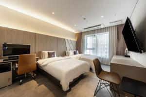 TV a/nebo společenská místnost v ubytování Gimpo JK Hotel + 26 fotografií