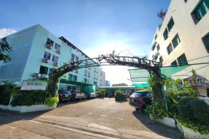 a archway in the middle of a street with buildings at Green Apartment Kaset in Bangkok