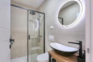 Ένα μπάνιο στο Villa Privdate (heated pool & free bikes)