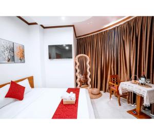 Postel nebo postele na pokoji v ubytování OYO 1216 Ha Hotel