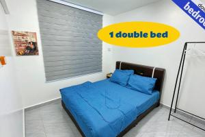 Säng eller sängar i ett rum på Alor Setar City Homestay
