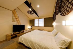 かまどと壺湯之宿 大阪ミナミ–Residence inn Kamado and Tsuboyu-にあるベッド
