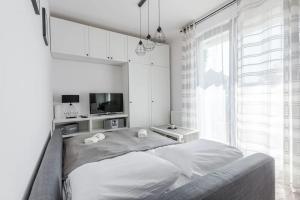 Cama ou camas em um quarto em Close-Golden Apartments Gdańsk&K2A