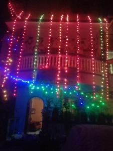 Um edifício iluminado com luzes de Natal em Advait Holiday Home em Nagaon
