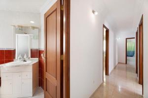 Koupelna v ubytování Los Girasoles + 18 fotografií