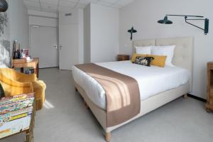 Postel nebo postele na pokoji v ubytování Hôtel Le Grand Barnum