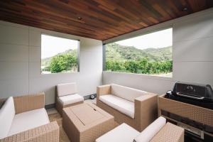 Et sittehjørne på Villa Sanctuary & Sauna Ogimi