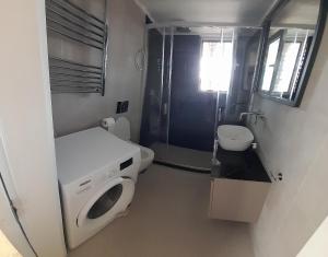 Ένα μπάνιο στο Glyfada Seabreeze Apartment +31 φωτογραφίες